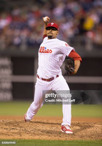 Jesen Therrien of the Philadelphia Phillies pitches against the New York Mets at Citizens Bank Park on August 10, 2017 in Philadelphia, Pennsylvania....