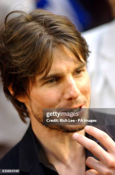 Actor Tom Cruise arrives for the premiere of his latest film "Minority Report" at the Ziegfield theatre in New York City.