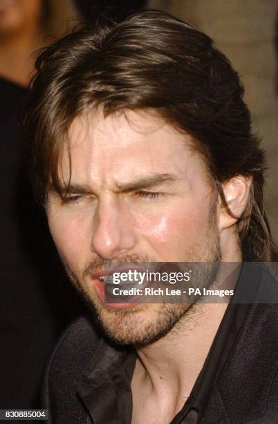 Actor Tom Cruise arrives for the premiere of his latest film "Minority Report" at the Ziegfield theatre in New York City.