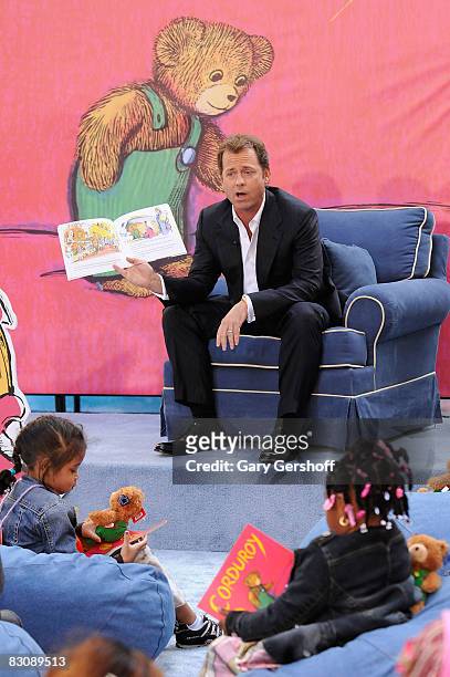 Actor Greg Kinnear reads to children attending Jumpstart's Read for the Record at The Today Show on October 2, 2008 in New York City