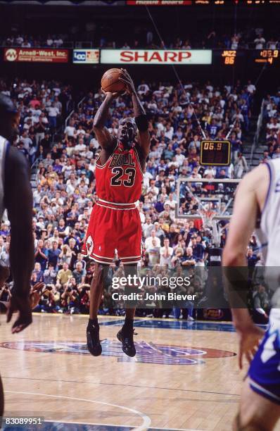 Finals: Chicago Bulls Michael Jordan in action, game winning shot vs Utah Jazz. Game 6. Cover Salt Lake City, UT 6/14/1998 CREDIT: John Biever