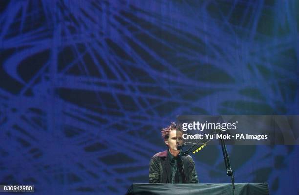 Matthew Bellamy of Muse performing on the main stage at the Carling Reading Festival, Saturday 24 August 2002.