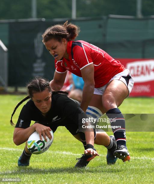 Theresa Fitzpatrick of New Zeland scores a try during the Women's Rugby World Cup 2017 match between New Zealand and Hong Kong on August 13, 2017 in...