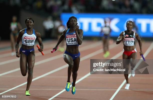 Tori Bowie of United States anchors her team to victory in the Women's 4x100m Relay final during day nine of the 16th IAAF World Athletics...