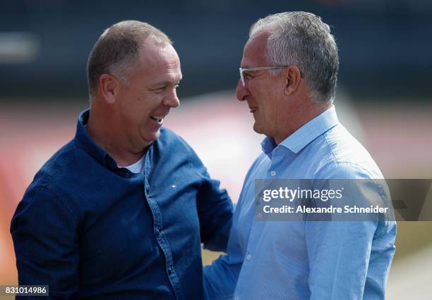 Mano Menezes head coach of Cruzeiro and Dorival Junior, head coach of Sao Paulo talk before the match between Sao Paulo and Cruzeiro for the...