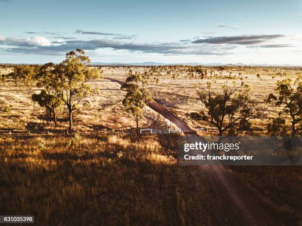 luftaufnahme des hofes in new south wales landschaft - archive farms stock-fotos und bilder