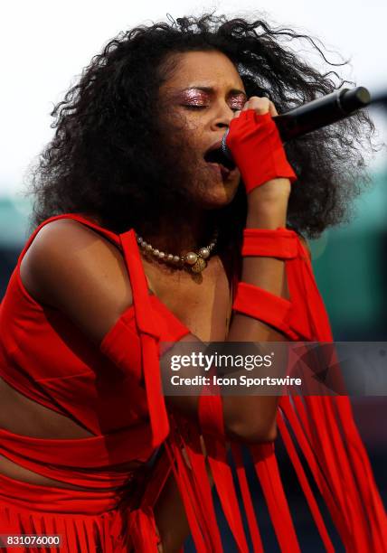 Aluna Francis of AlunaGeorge performs on August 06 at FedExField in Landover, MD. (Photo by Daniel Kucin Jr./Icon Sportswire via Getty Images