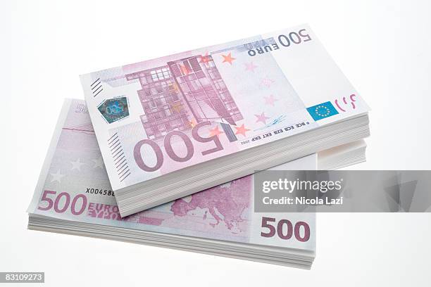 500 euro banknotes, close up - billet de 500 euros photos et images de collection