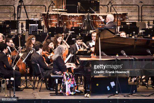 Pianist Martha Argerich, Daniel Barenboim and the West-Eastern Divan Orchestra perform live during a concert at the Waldbuehne on August 13, 2017 in...