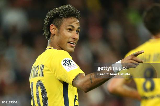 Neymar Jr of PSG celebrates his goal during the French Ligue 1 match between En Avant Guingamp and Paris Saint Germain at Stade de Roudourou on...