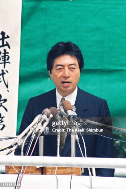 Japan New Party president Morihiro Hosokawa makes a street speech as the general election campaign officially kicks off on July 4, 1993 in Kofu,...