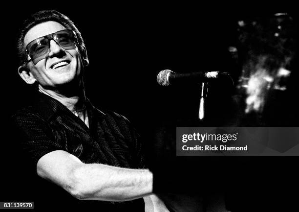 Rock 'N' Roll and country singer Jerry Lee Lewis performs on October 11, 1986 in Atlanta, Georgia.