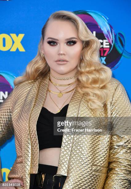 NikkieTutorials attends the Teen Choice Awards 2017 at Galen Center on August 13, 2017 in Los Angeles, California.