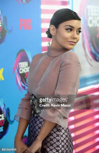 Vanessa Hudgens attends the Teen Choice Awards 2017 at Galen Center on August 13, 2017 in Los Angeles, California.