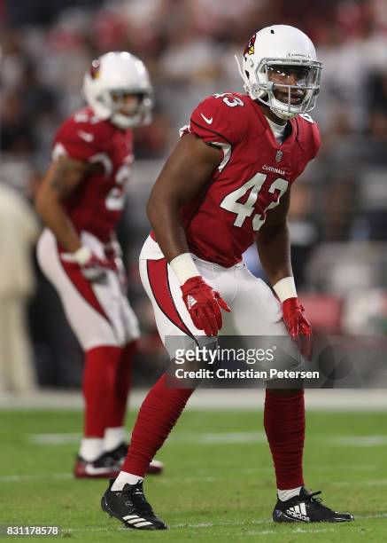 Linebacker Haason Reddick of the Arizona Cardinals warms up before the NFL game against the Oakland Raiders at the University of Phoenix Stadium on...