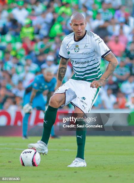 Jorge Enriquez of Santos controls the ball during the 4th round match between Santos Laguna and Veracruz as part of the Torneo Apertura 2017 Liga MX...