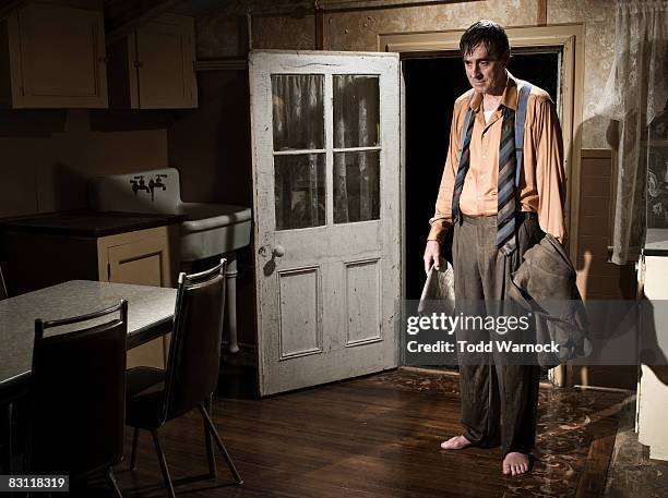 man in wet clothes standing in kitchen - küche überrascht mann stock-fotos und bilder