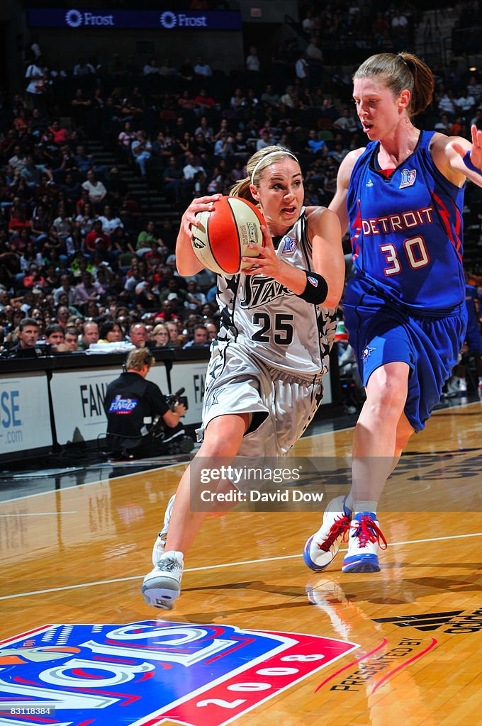 WNBA Finals Game 2: Detroit Shock v San Antonio Silver Stars