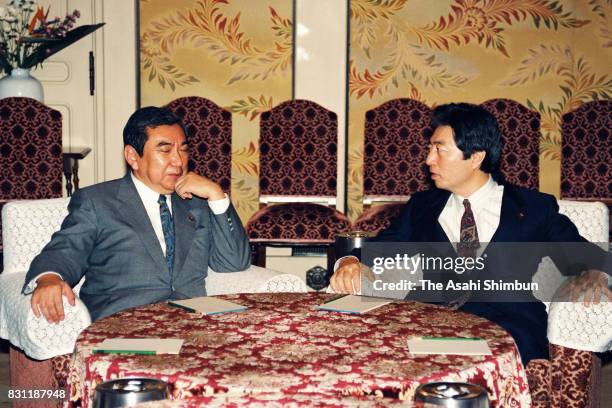 Prime Minister Morihiro Hosokawa and main opposition Liberal Democratic Party President Yohei Kono discuss on the political reform bills at the diet...