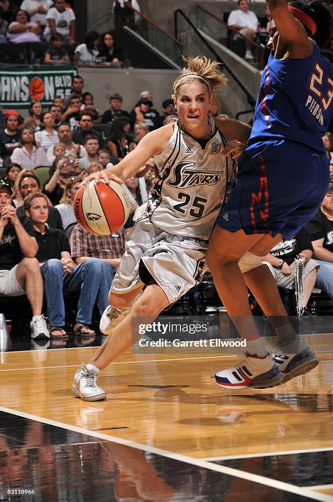 WNBA Finals Game 2: Detroit Shock v San Antonio Silver Stars