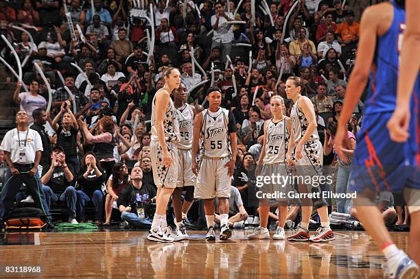 Ruth Riley, Sophia Young, Vickie Johnson, Becky Hammon and Erin Buescher of the San Antonio Silver Stars prepares against the Detroit Shock during...