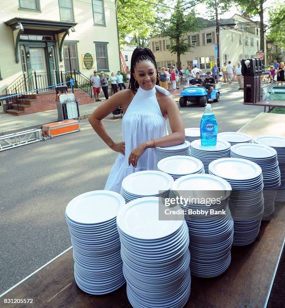 Tia Mowry hosts "Family Dinner with Dawn" inviting the town of Lambertville to dinner taking care of the nearly 6,000 dishes with one bottle of Dawn...