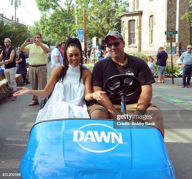 Tia Mowry hosts "Family Dinner with Dawn" inviting the town of Lambertville to dinner taking care of the nearly 6,000 dishes with one bottle of Dawn...