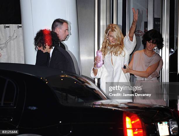Howard Stern and Beth Ostrosky depart Le Cirque after their wedding on October 3, 2008 in New York City.