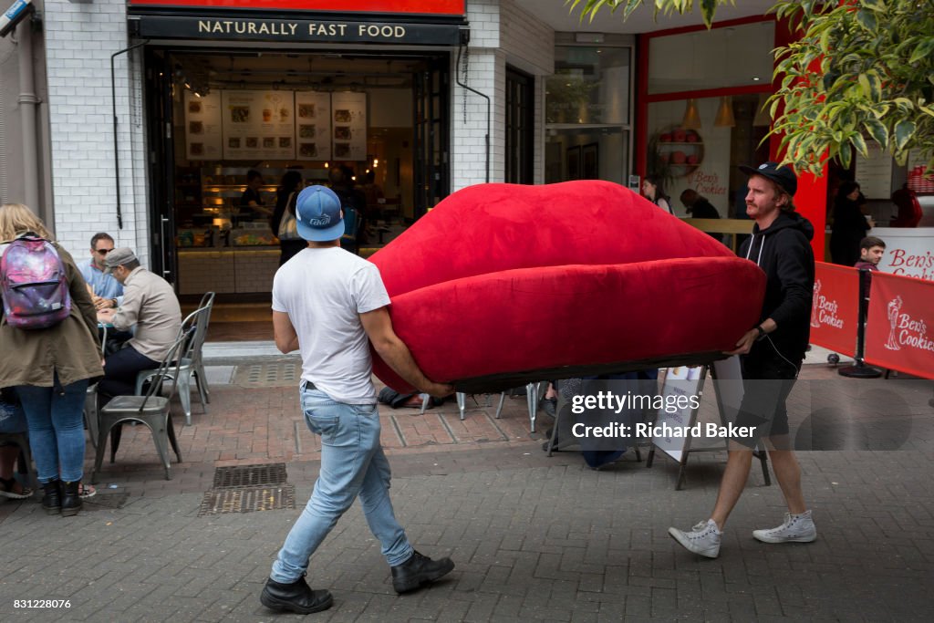 Carrying Lips Shaped Sofa