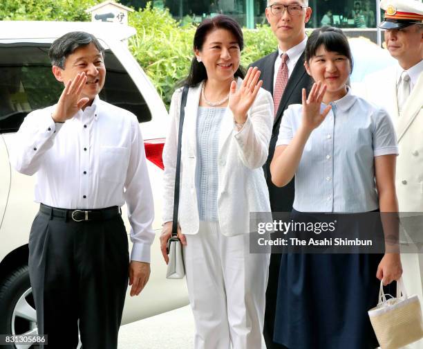 Crown Prince Naruhito, Crown Princess Masako and Princess Aiko wave to well-wishers on arrival at Izukyu Shimoda Station on August 10, 2017 in...