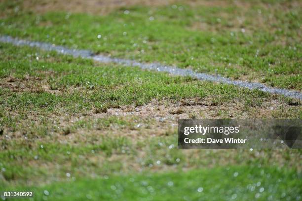 After ten days of the Inter-Celtique Festival in the city, the pitch is in a very poor state for the Ligue 2 match between FC Lorient and Chateauroux...