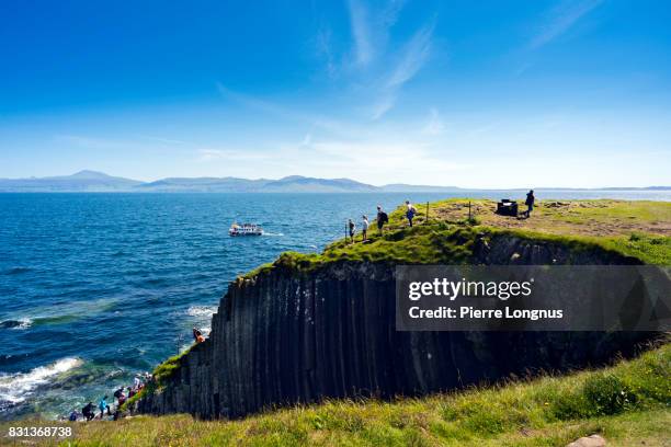 tourist are disembarking to access the isle of staffa, inner hebrides, scotland. - isle of staffa stock pictures, royalty-free photos & images