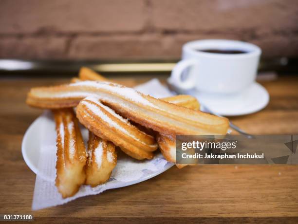 churros and hot chocolate - churro stockfoto's en -beelden