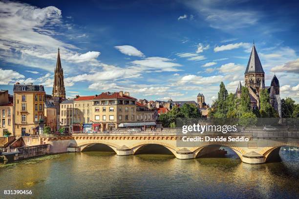 bridge 'moyen pont' and the church 'temple neuf' and the bell tower of the saint-vincent basilica - metz bildbanksfoton och bilder