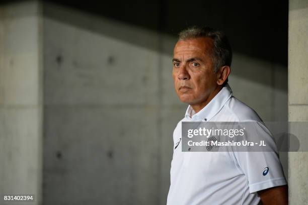 Head coach Nelsinho of Vissel Kobe looks on prior to the J.League J1 match between FC Tokyo and Vissel Kobe at Ajinomoto Stadium on August 13, 2017...