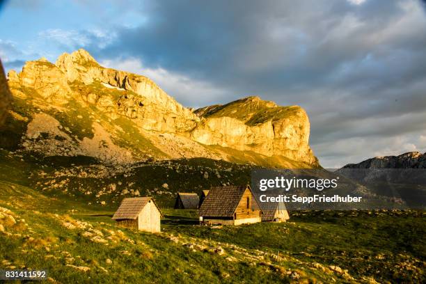 durmitor national park montenegro - dramatische landschaft stock pictures, royalty-free photos & images