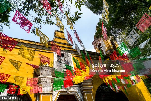 an old colonial church in coyoacán mexico city - cidade do méxico imagens e fotografias de stock