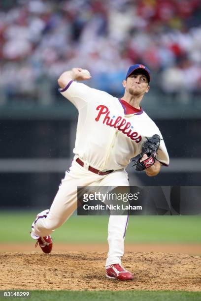 Brad Lidge of the Philadelphia Phillies pitches during Game 1 of the NLDS Playoffs against the Milwaukee Brewers at Citizens Bank Ballpark on October...