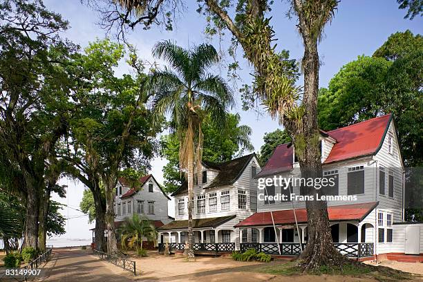 suriname, paramaribo, historic houses. - paramaribo stock-fotos und bilder