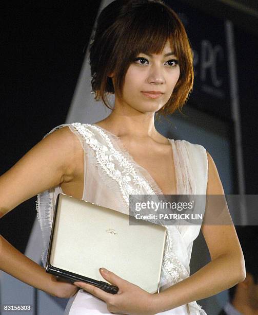 Model displays Taiwan's Asustek new Eee PC S101 computer during a press preview in Taipei on October 7, 2008. The new Eee PC S101 weighs only a...