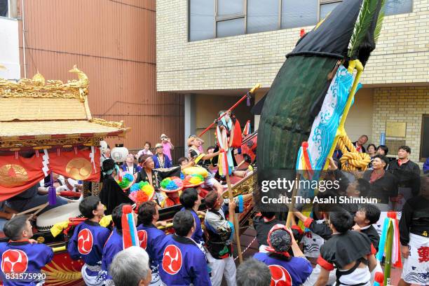 Gyoji Robe Toride Jinja Shrine Photos and Premium High Res Pictures - Getty Images