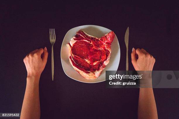 rib-eye rohes fleisch steak - rotfleisch stock-fotos und bilder