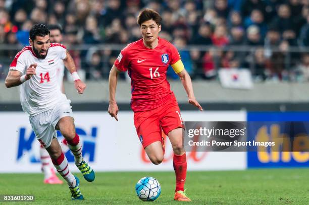 Ki Sungyueng of Korea Republic in action during their 2018 FIFA World Cup Russia Final Qualification Round Group A match between Korea Republic and...