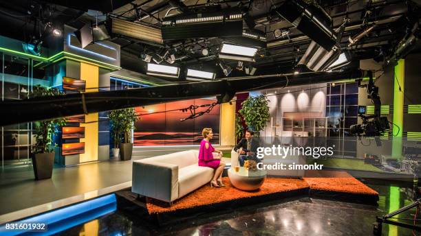 celebrity talk show - talk show host stock pictures, royalty-free photos & images