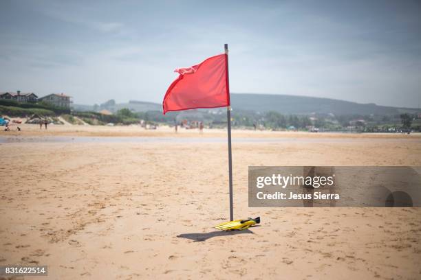 red flag on beach - sierra de cantabria imagens e fotografias de stock