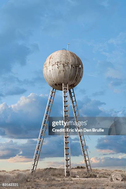 water tower - eric van den brulle ストックフォトと画像