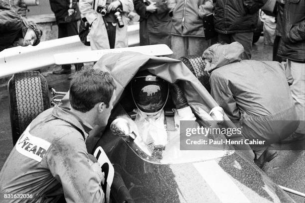 Jochen Rindt, Brabham-Repco BT26, Grand Prix of Belgium, Spa Francorchamps, 09 June 1968. Jochen Rindt trying a new visor in rainy conditions.