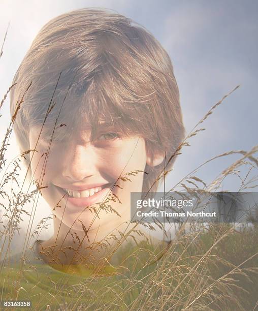 digital composite of boy and sea grass. - alleen jongens stockfoto's en -beelden