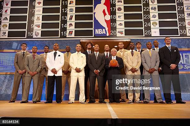 Draft: NBA commissioner David Stern posing with draftees Joe Alexander, D.J. Augustin, Brandon Rush, Eric Gordon, Darrell Arthur, Jerryd Bayless,...