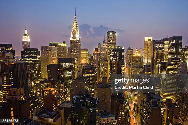 new york skyline at night - chrysler building 個照片及圖片檔